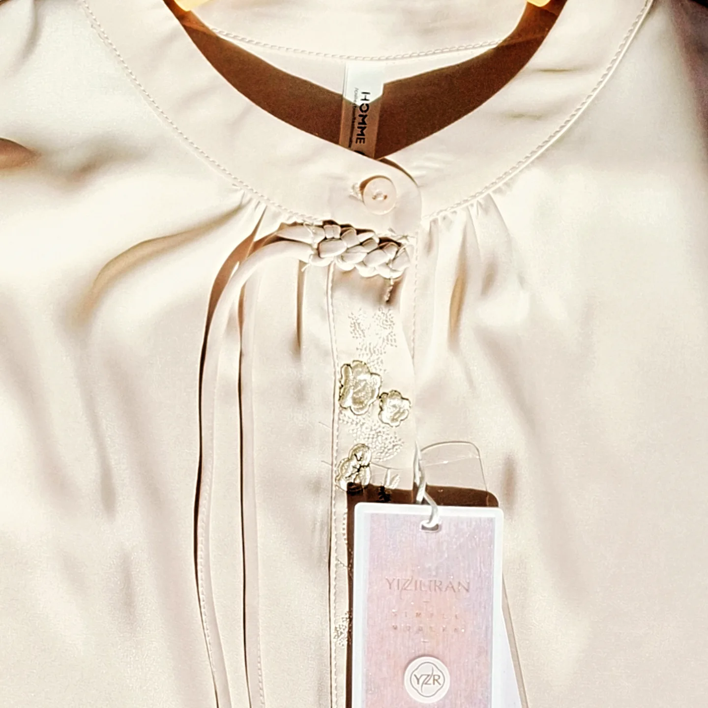 شومیز یقه گل برجسته