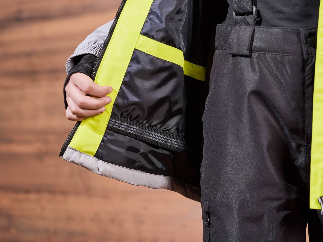 کاپشن اسکی برند کریویت